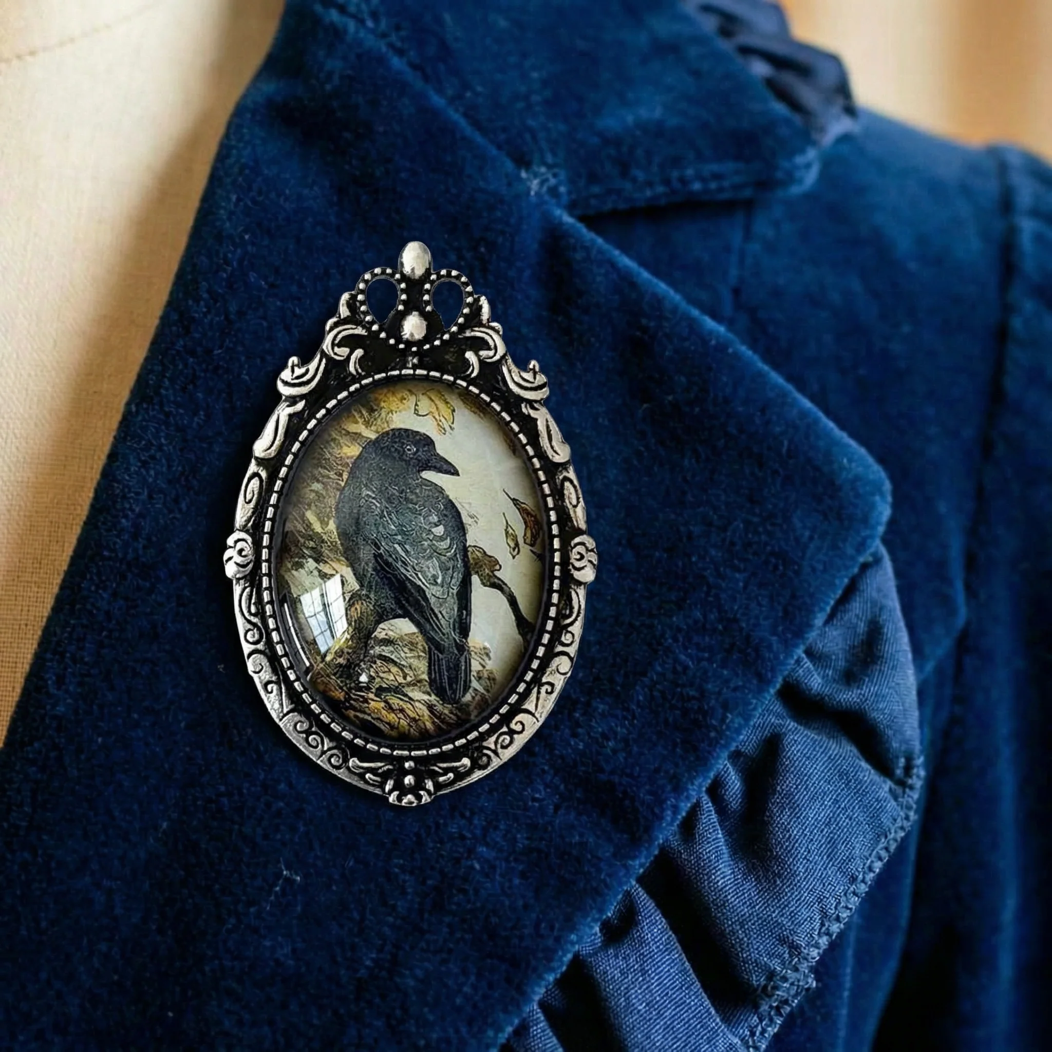 Antique Crow Cameo Art Brooch in Vintage Silver - Image 10