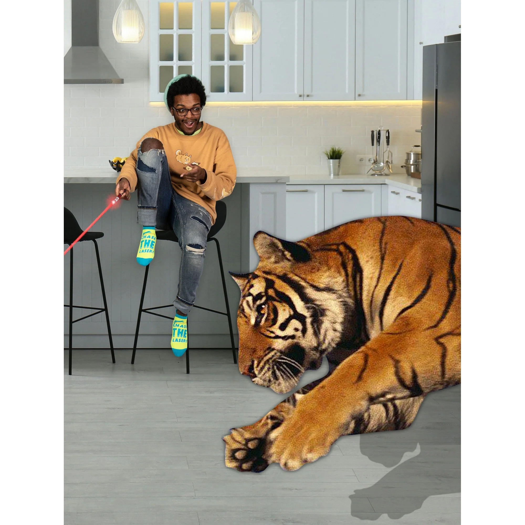 Chase The Laser Cat Men's or Unisex Sneaker Socks [2 Size Options] | BlueQ at GetBullish - Image 7