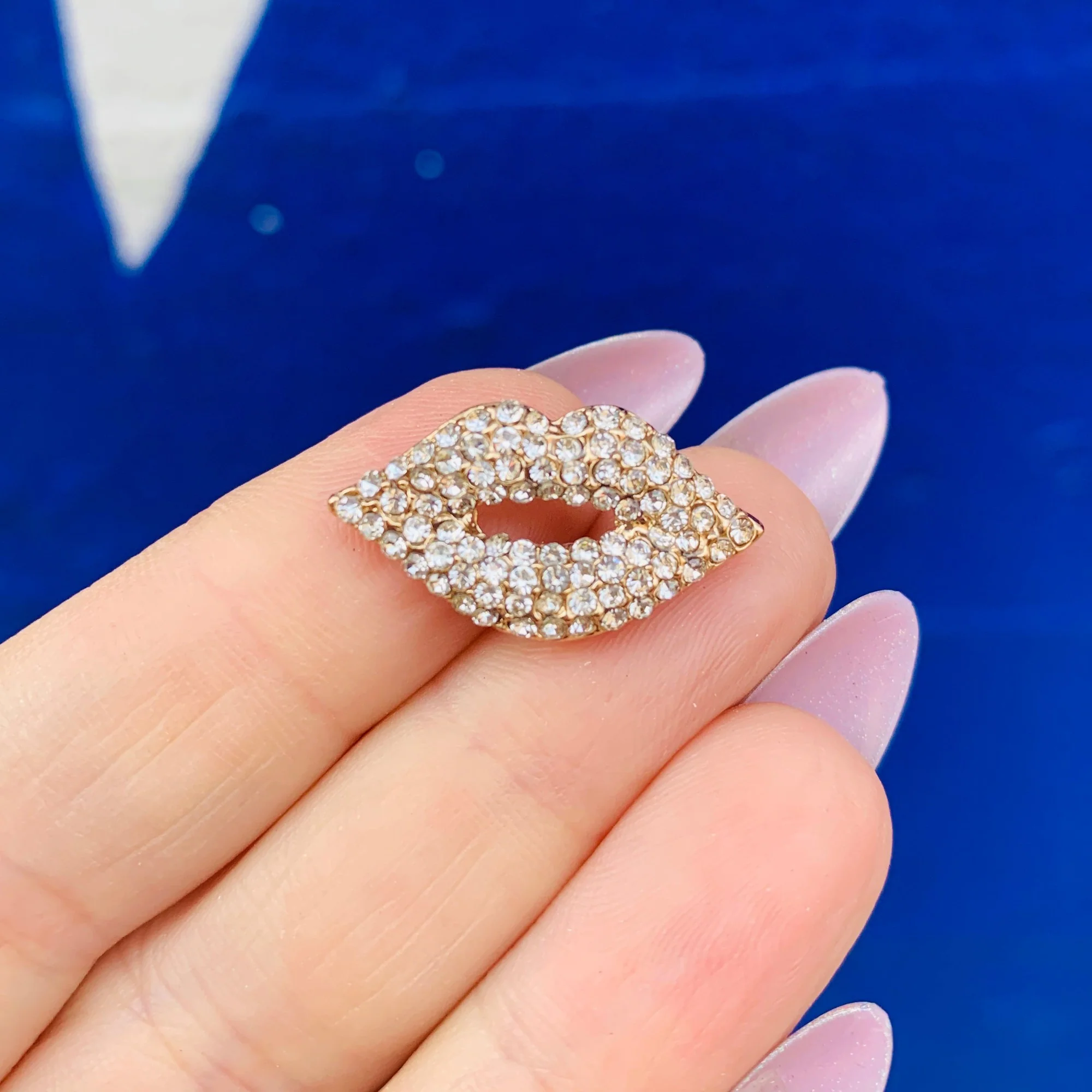 Diamond Kiss Lapel Pin | 0.9" Glam Rhinestone Gold Pin Brooch - Image 3
