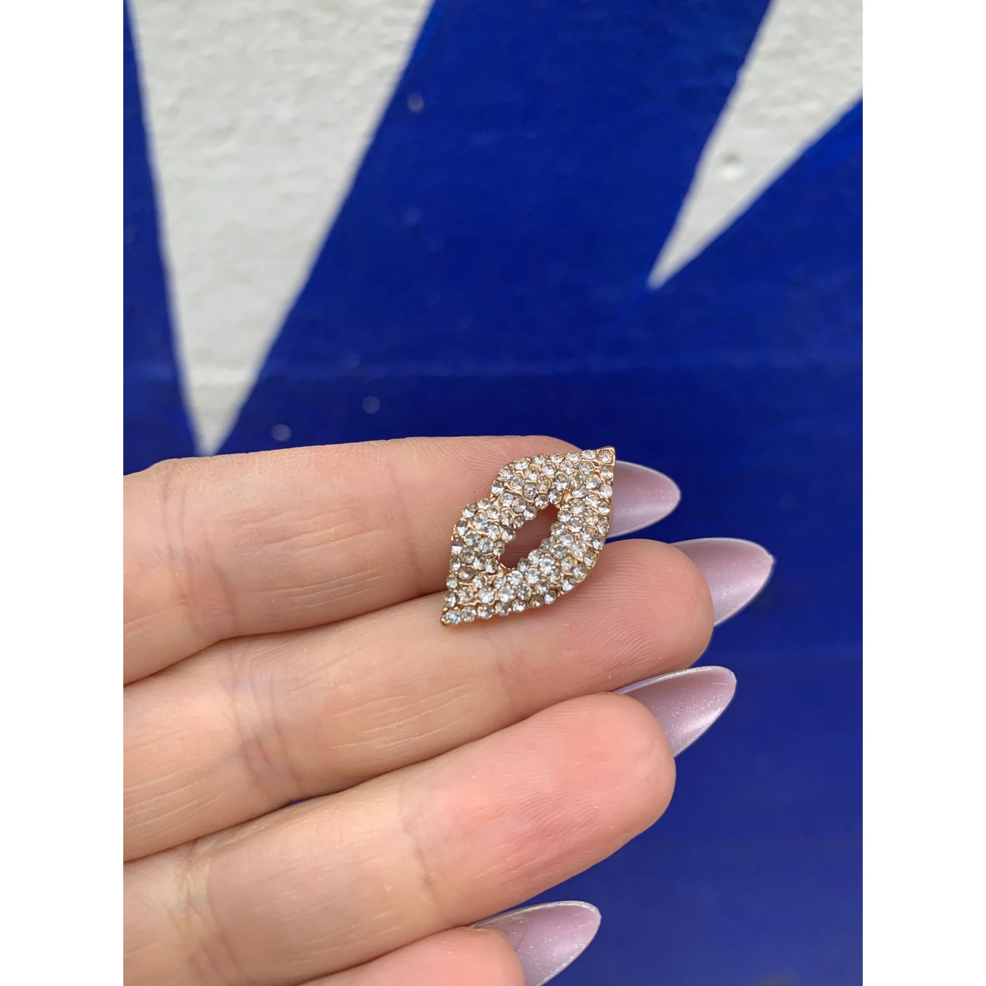 Diamond Kiss Lapel Pin | 0.9" Glam Rhinestone Gold Pin Brooch - Image 4
