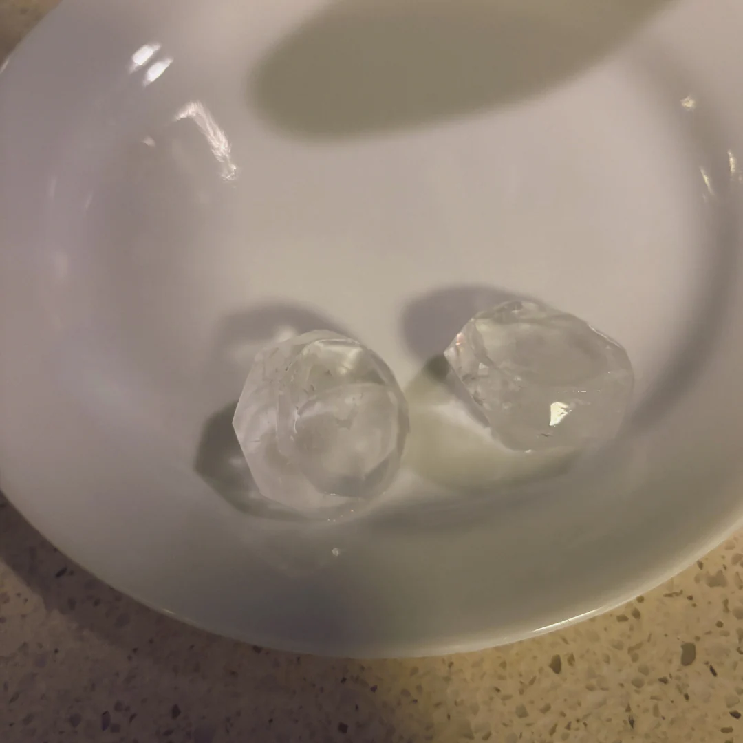 Diamond Shaped Silicone Ice Cube Tray | Makes 8 Diamond-Shaped Ice Cubes - Image 4