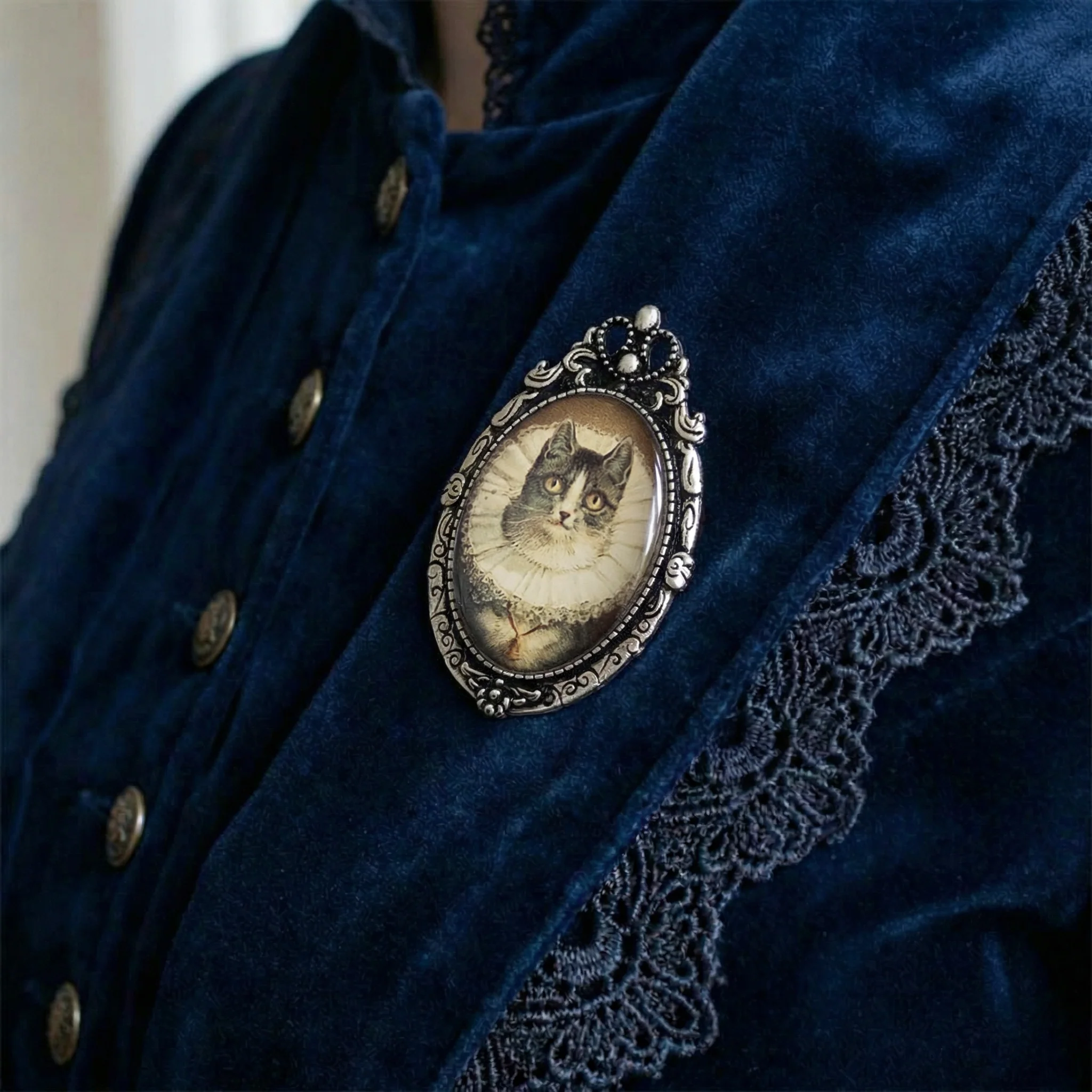 Elizabethan Cat Brooch | Vintage Victorian Cat Portrait Glass Cabochon Pin - Image 7