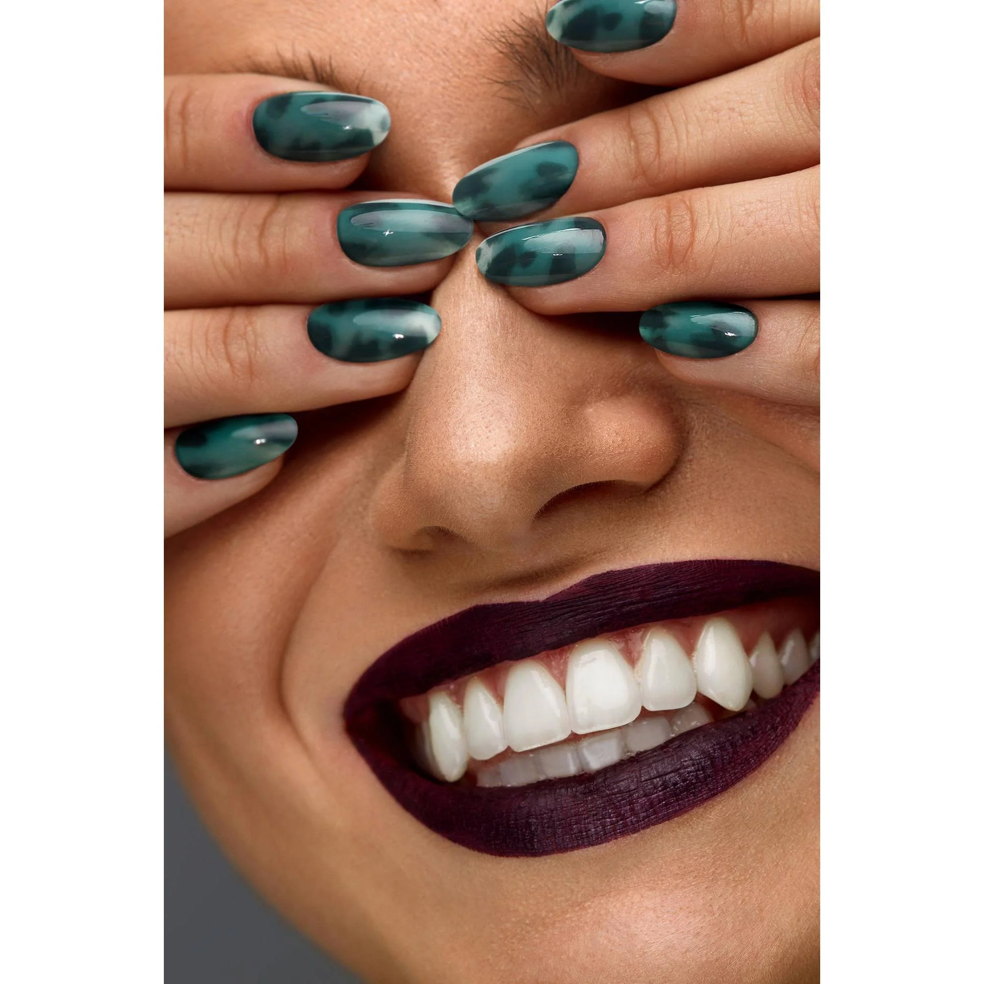 Emerald Amber Peacock Green Press-On Nails | Glossy Reusable & Non-Toxic - Image 2