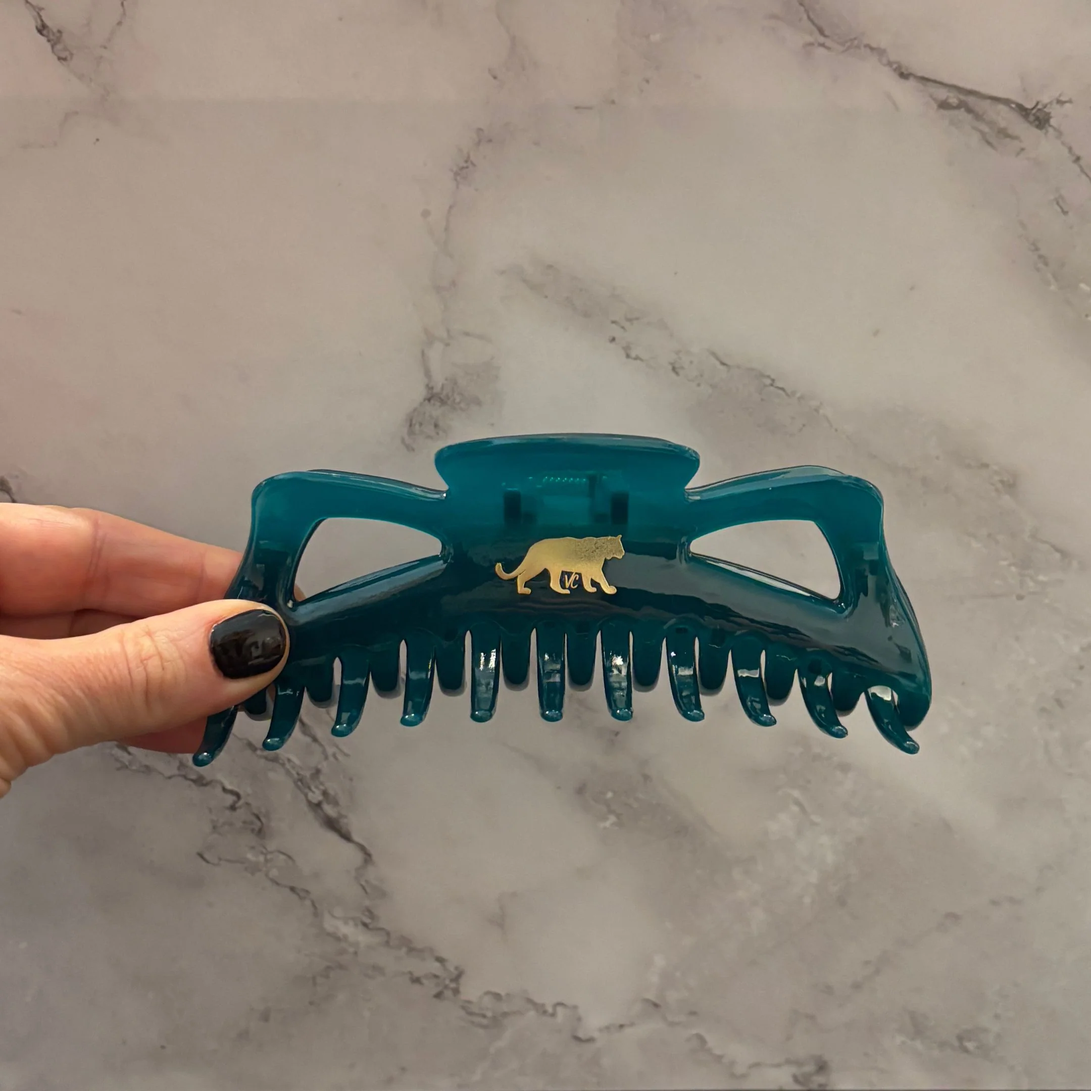 Giant Emerald Megabow Hair Claw for Long, Thick Hair | Velvet Claws Panther Icon in Gold Foil - Image 4
