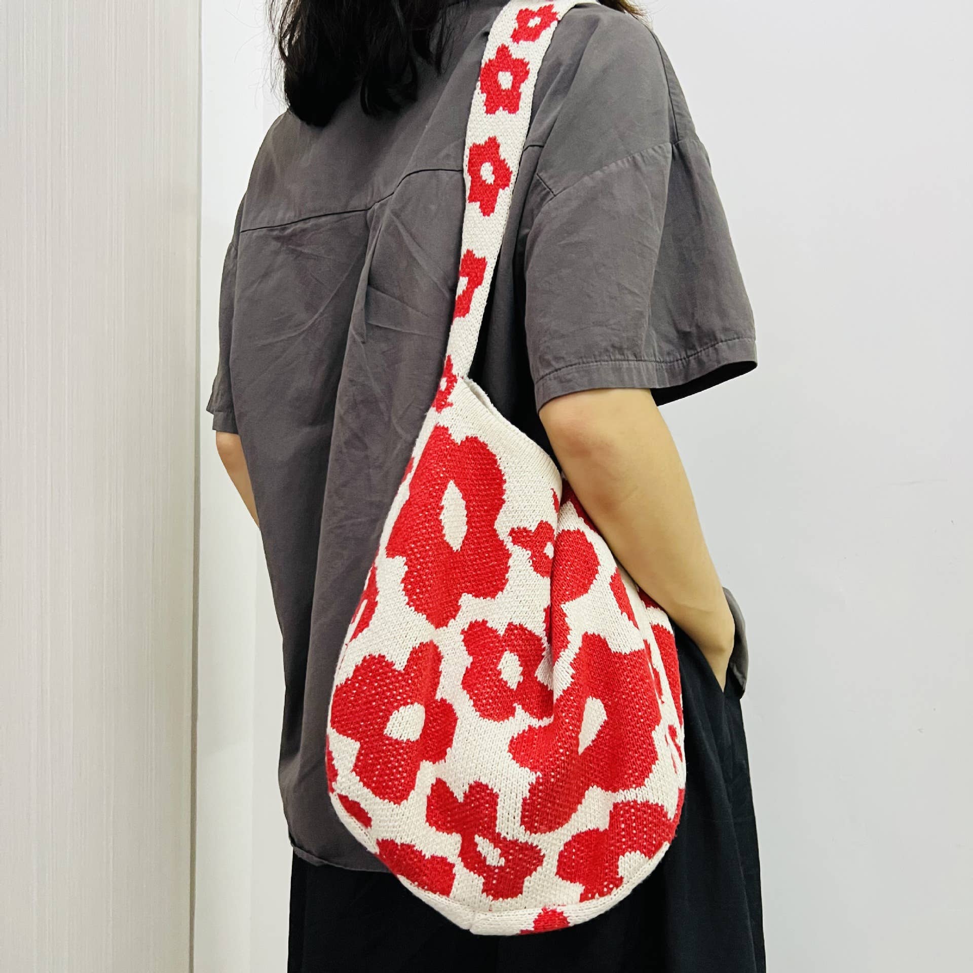 Red Flowers Knitted Single Strap Large Shoulder Tote Bag | 100%Acrylic / One Size  | Handbag - Image 3