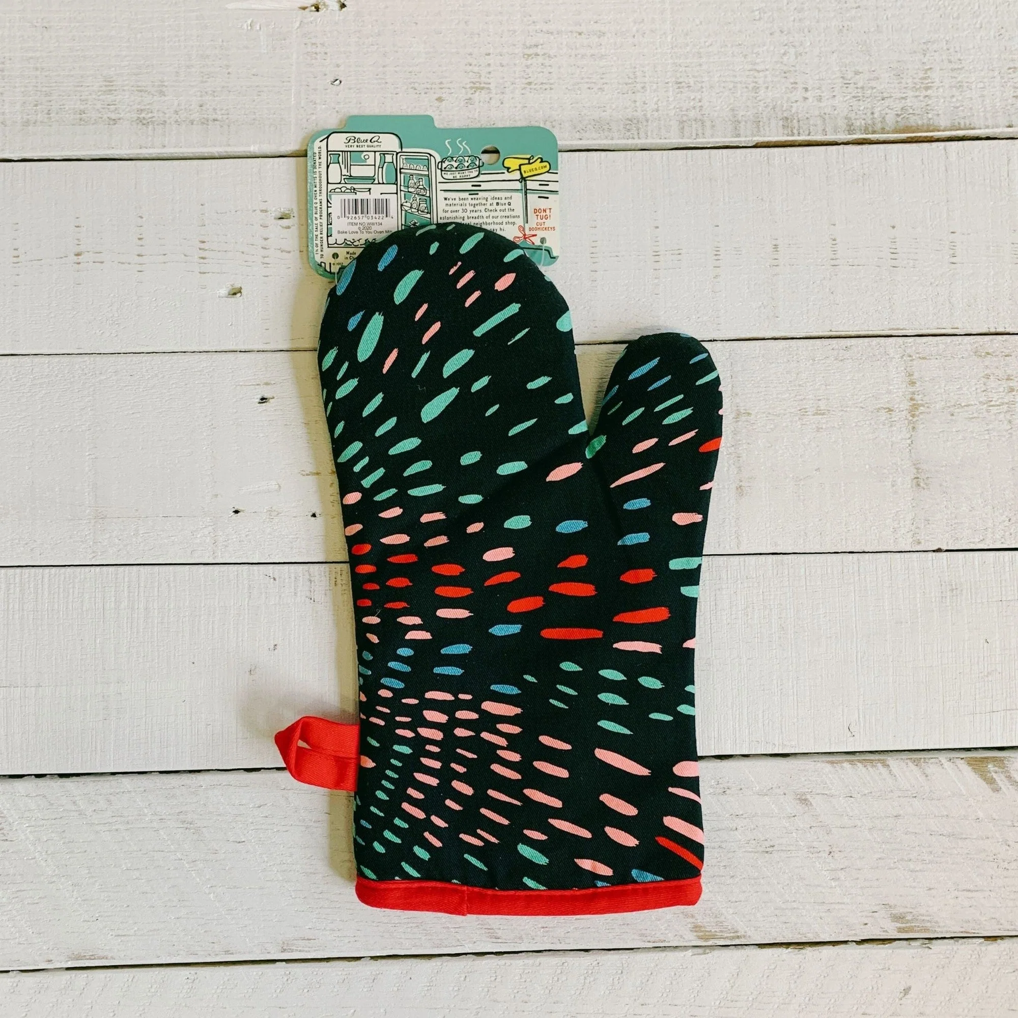 I'll Bake Love To You Oven Mitt | Kitchen Thermal Single Pot Holder | BlueQ at GetBullish - Image 5