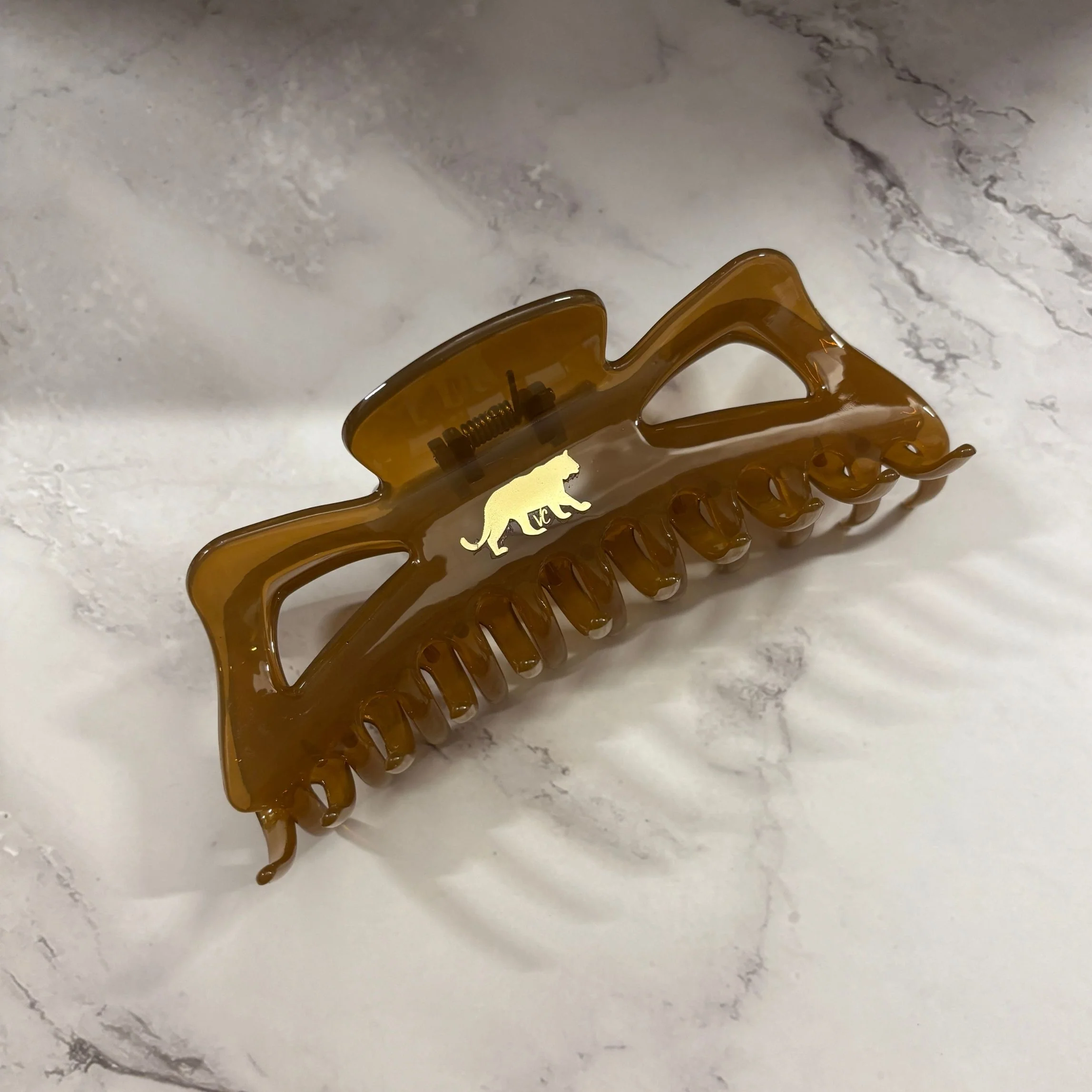 Giant Caramel Megabow Hair Claw for Long, Thick Hair | Velvet Claws Panther Icon in Gold Foil - Image 8