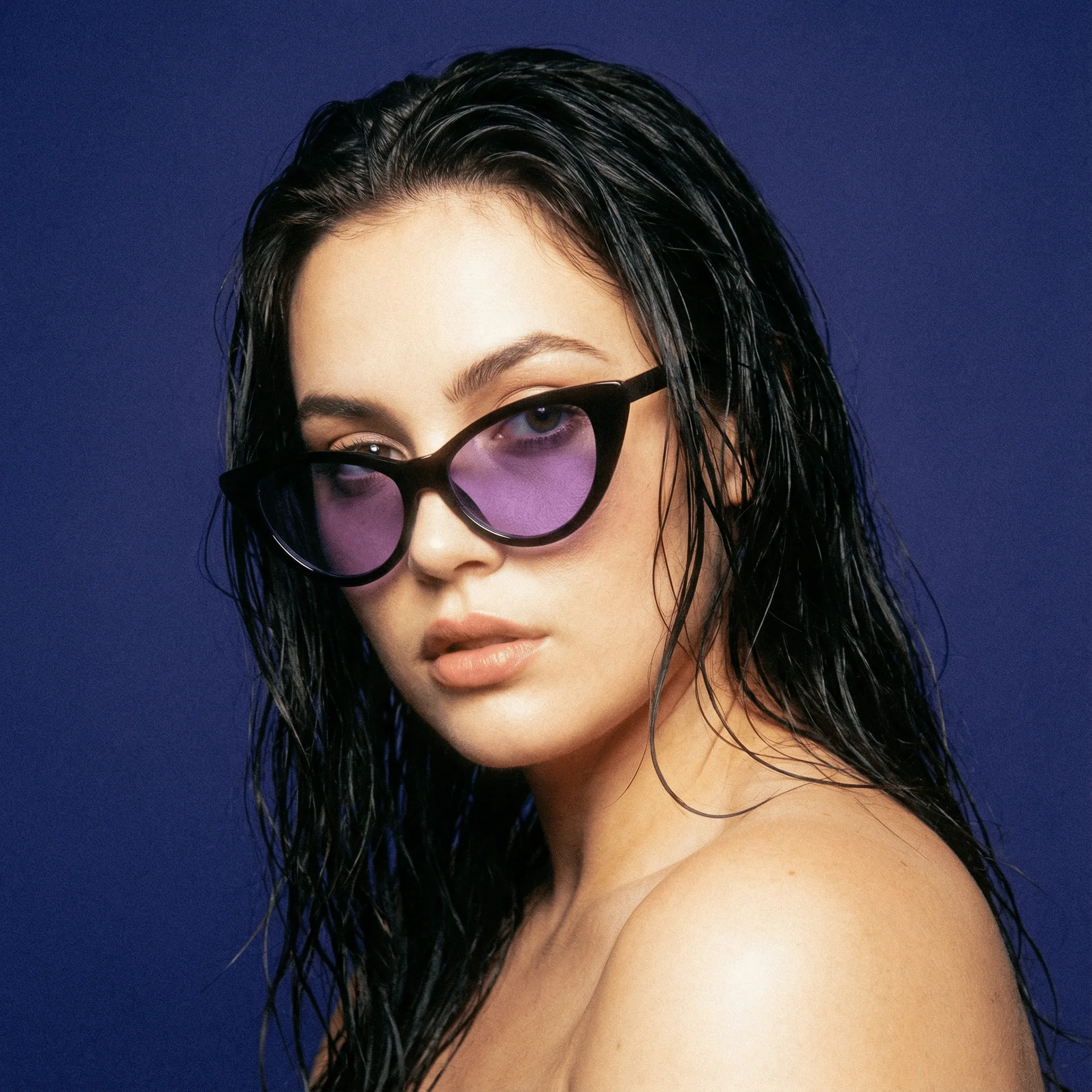 Retro 1990's Black Cat Eye Women's Sunglasses - Image 5