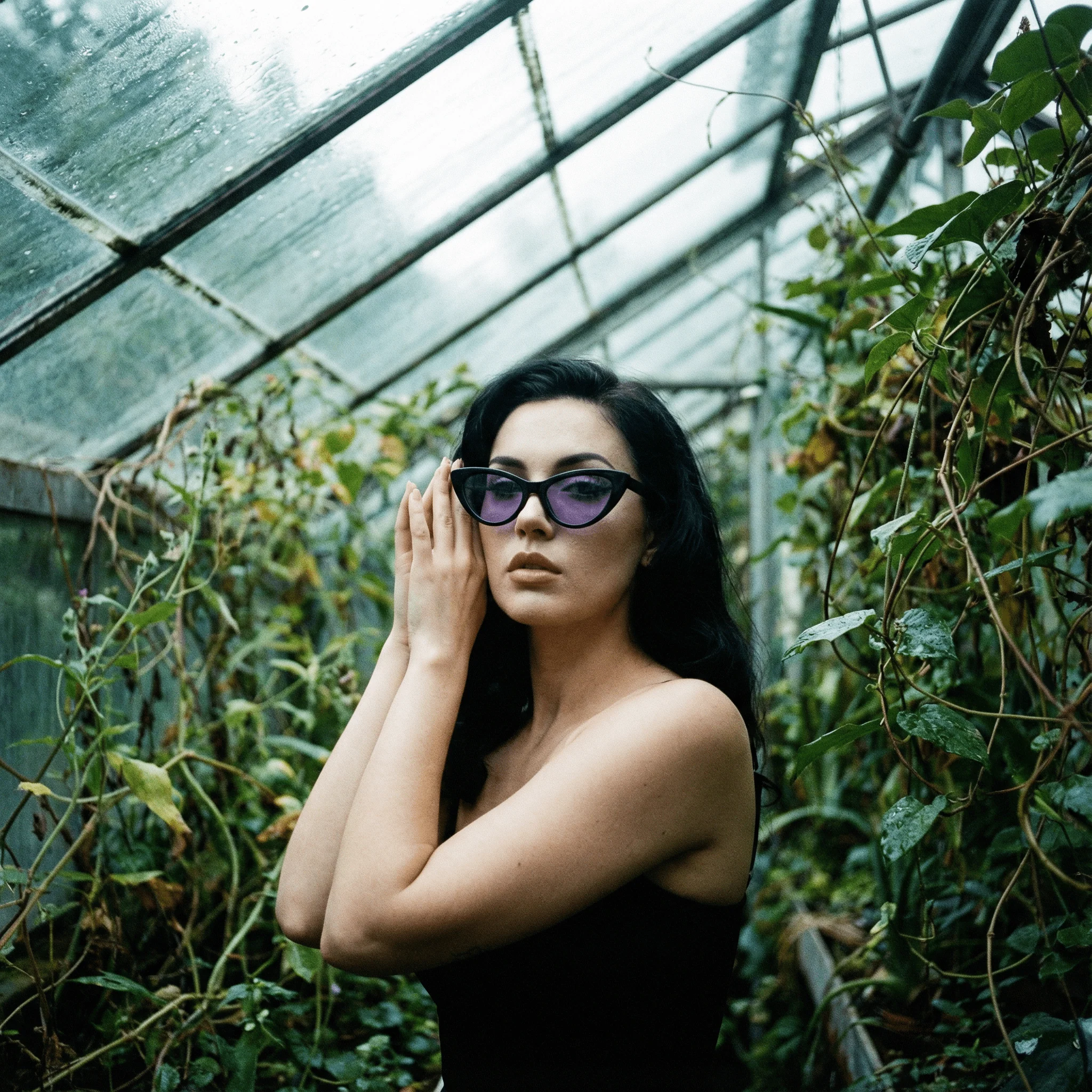Retro 1990's Black Cat Eye Women's Sunglasses - Image 9
