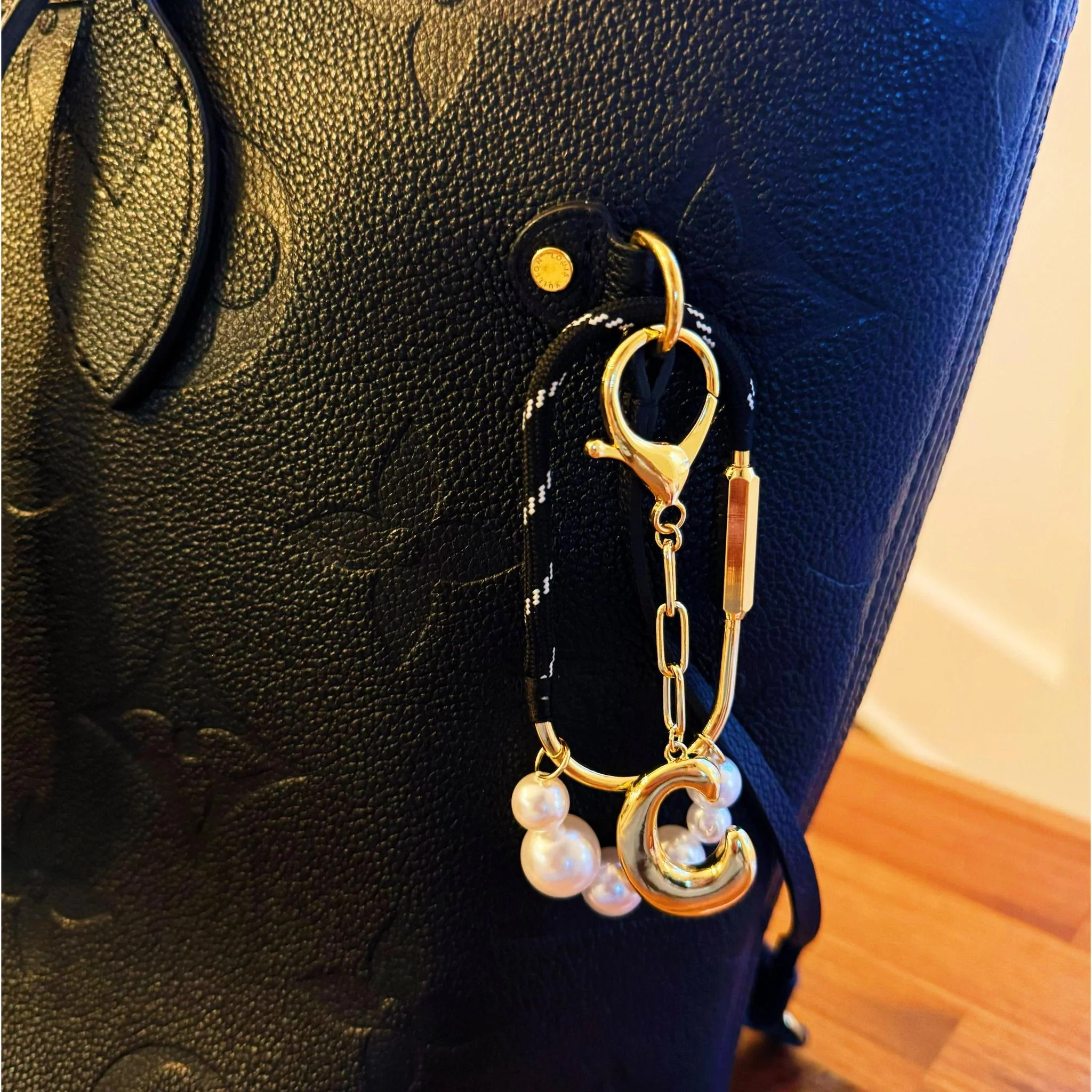 Carabiner Bag Charm | Roped and Pearled Shackle Bag Decor - Image 7