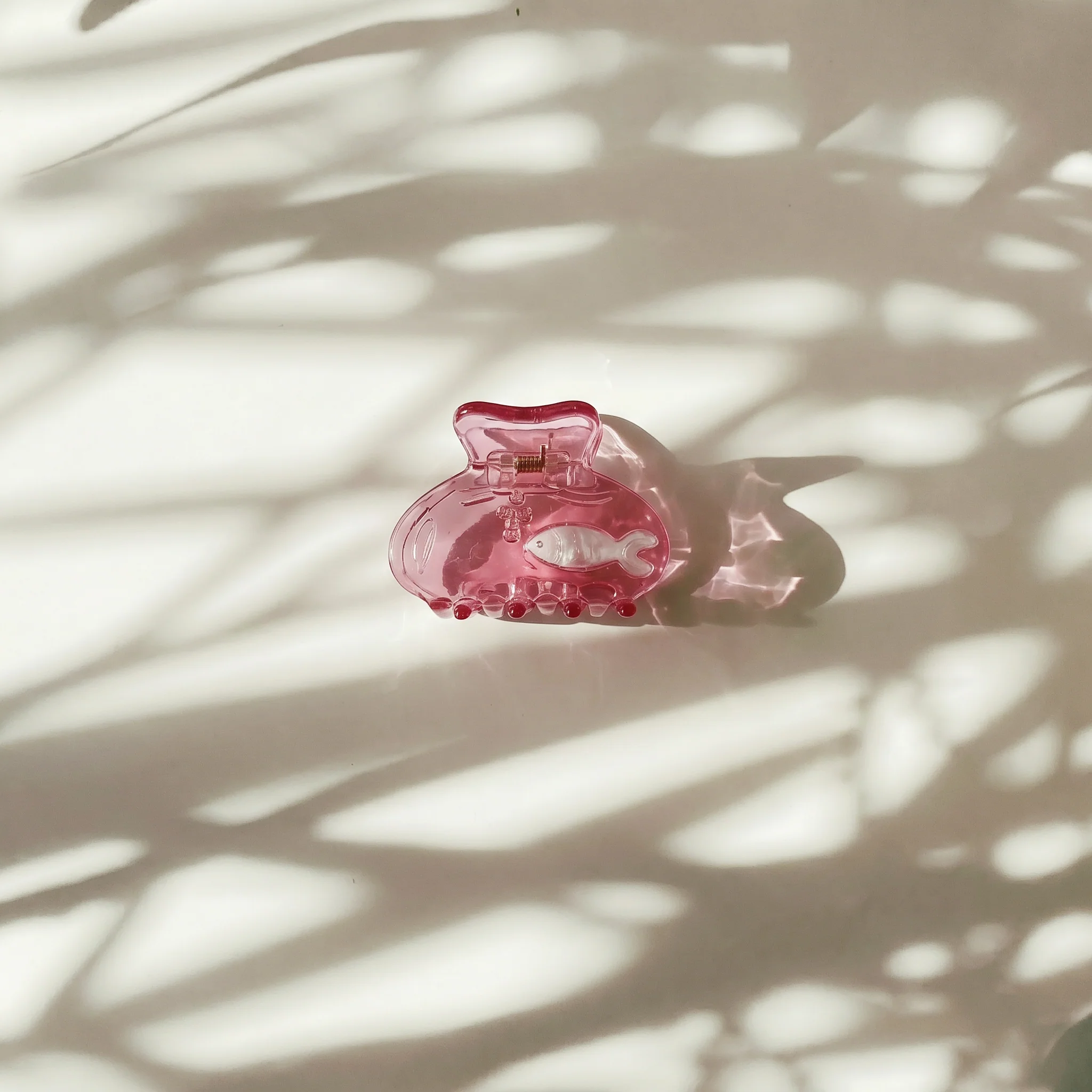 School of One Mini Fish Hair Claw in Translucent Pink - Image 12