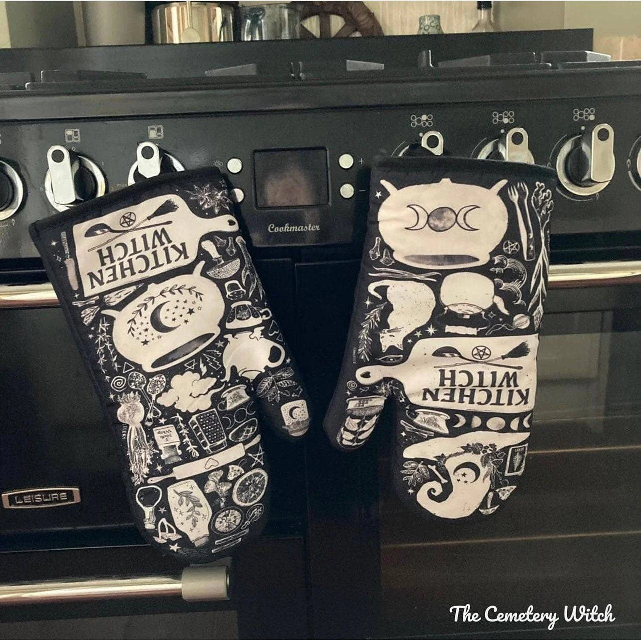 Set of 2 Kitchen Witch Oven Mitt | Pot Holders Hanging Oven Gloves Set - Image 12