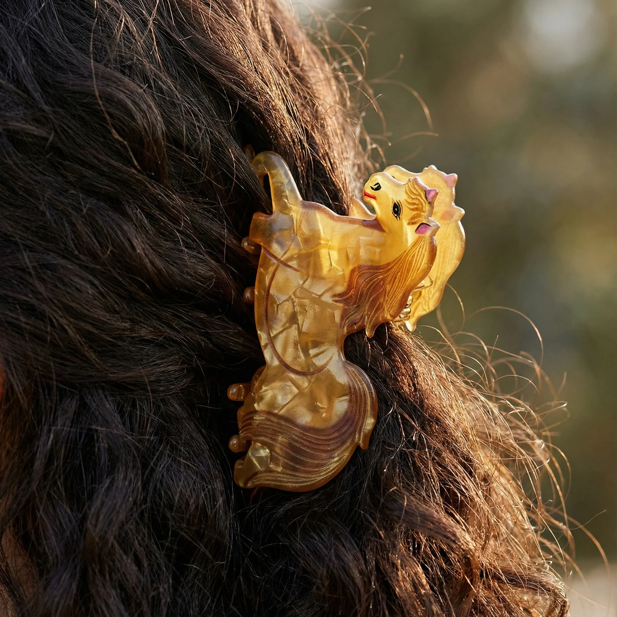 Velvet Claws Golden Horse Hair Claw - Image 12