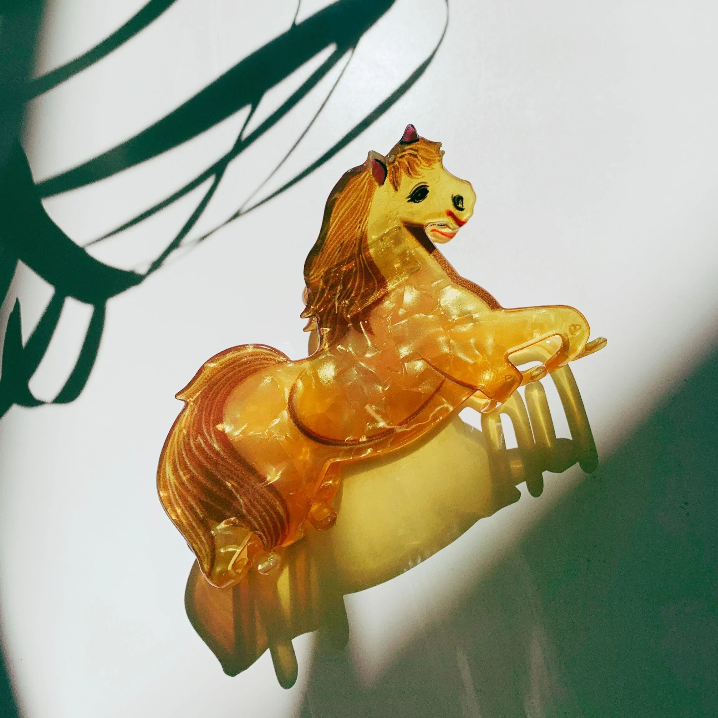 Velvet Claws Golden Horse Hair Claw - Image 9