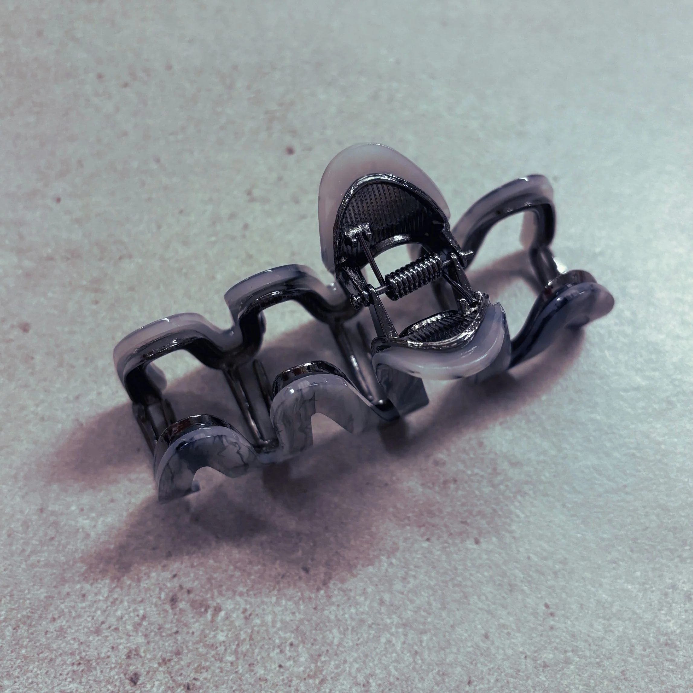 Velvet Claws Hair Clip | '80s Squiggle in Professional Marble - Image 6