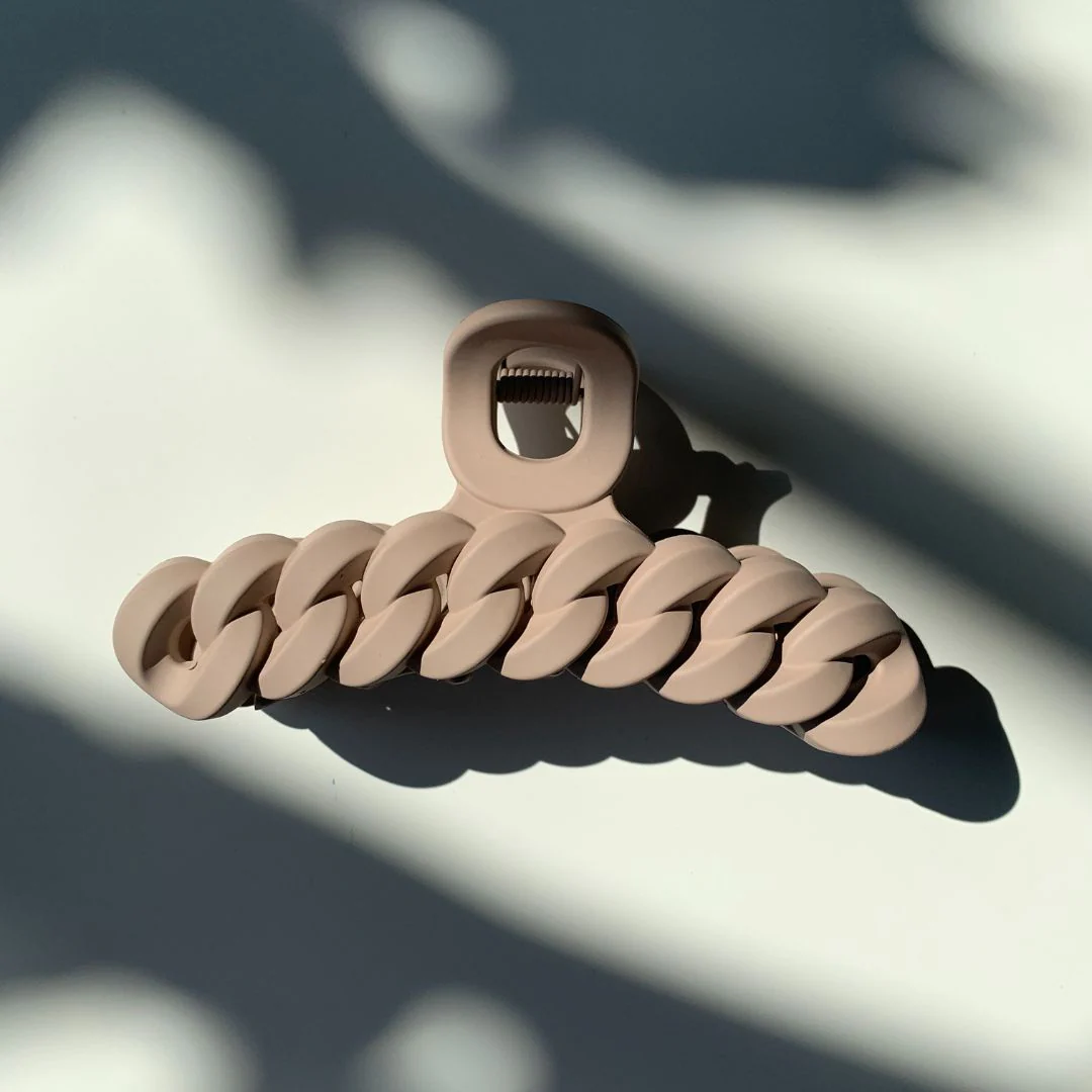 Velvet Claws Hair Clip | The Chain in Toasted Marshmallow Hair Claw