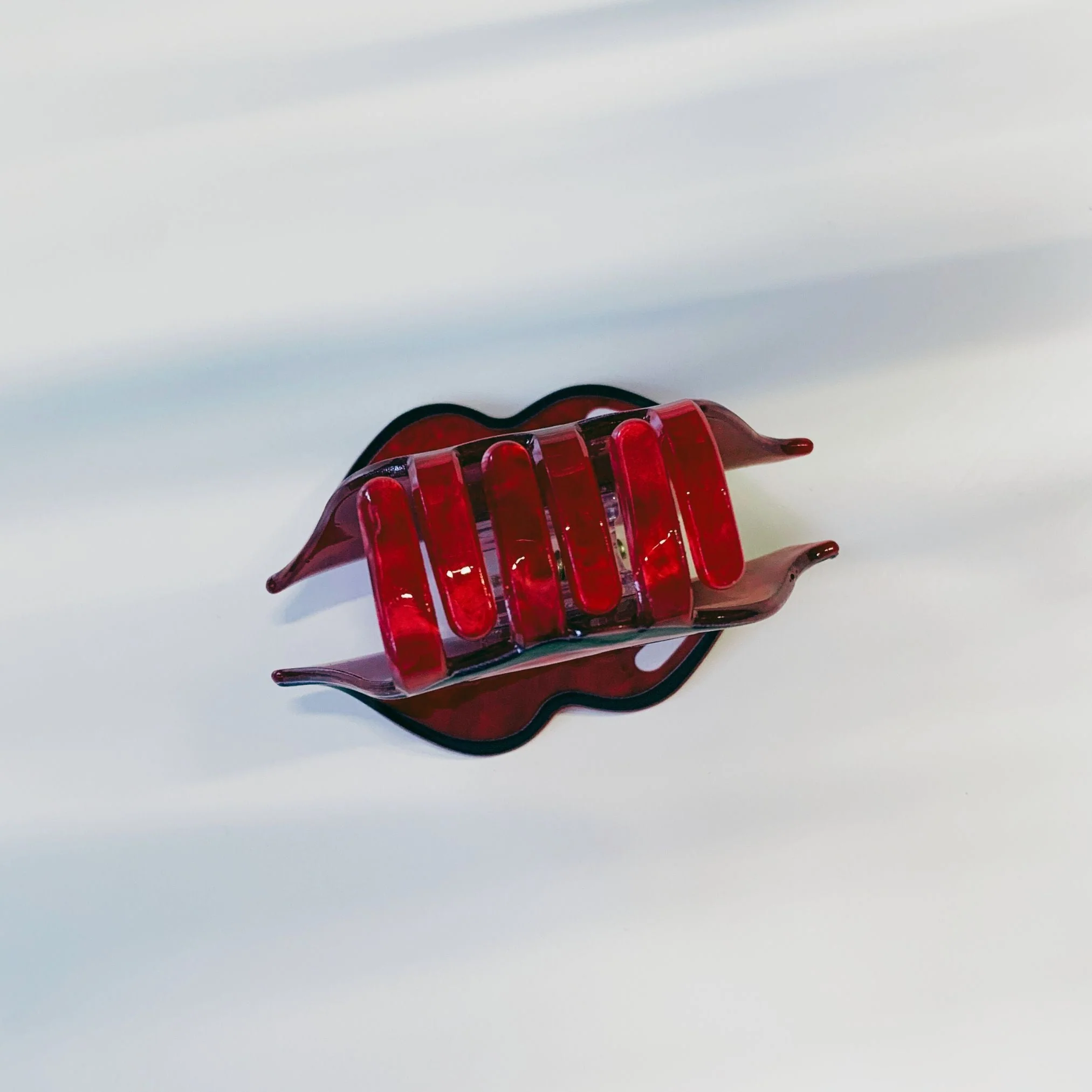 Velvet Claws Pop Art Lips Mini Hair Claw - Image 5