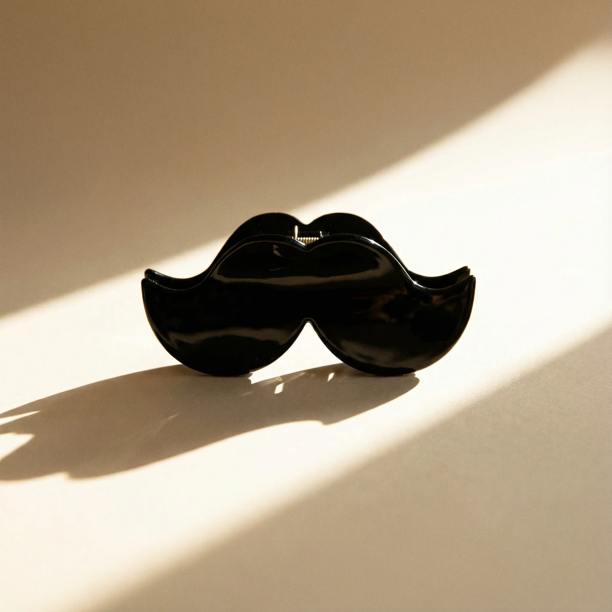 Velvet Claws Mr. Mustache Hair Claw - Image 2