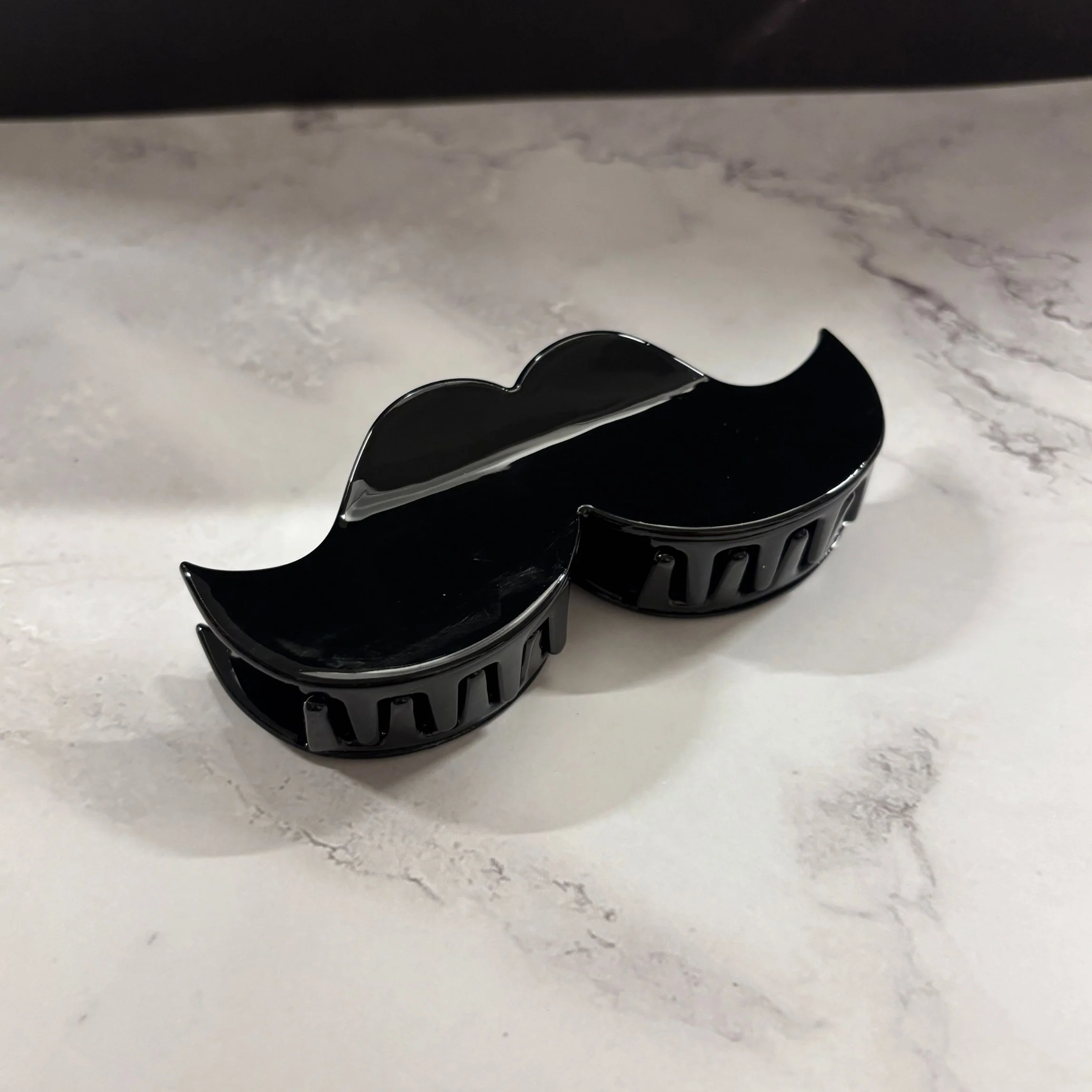Velvet Claws Mr. Mustache Hair Claw - Image 5