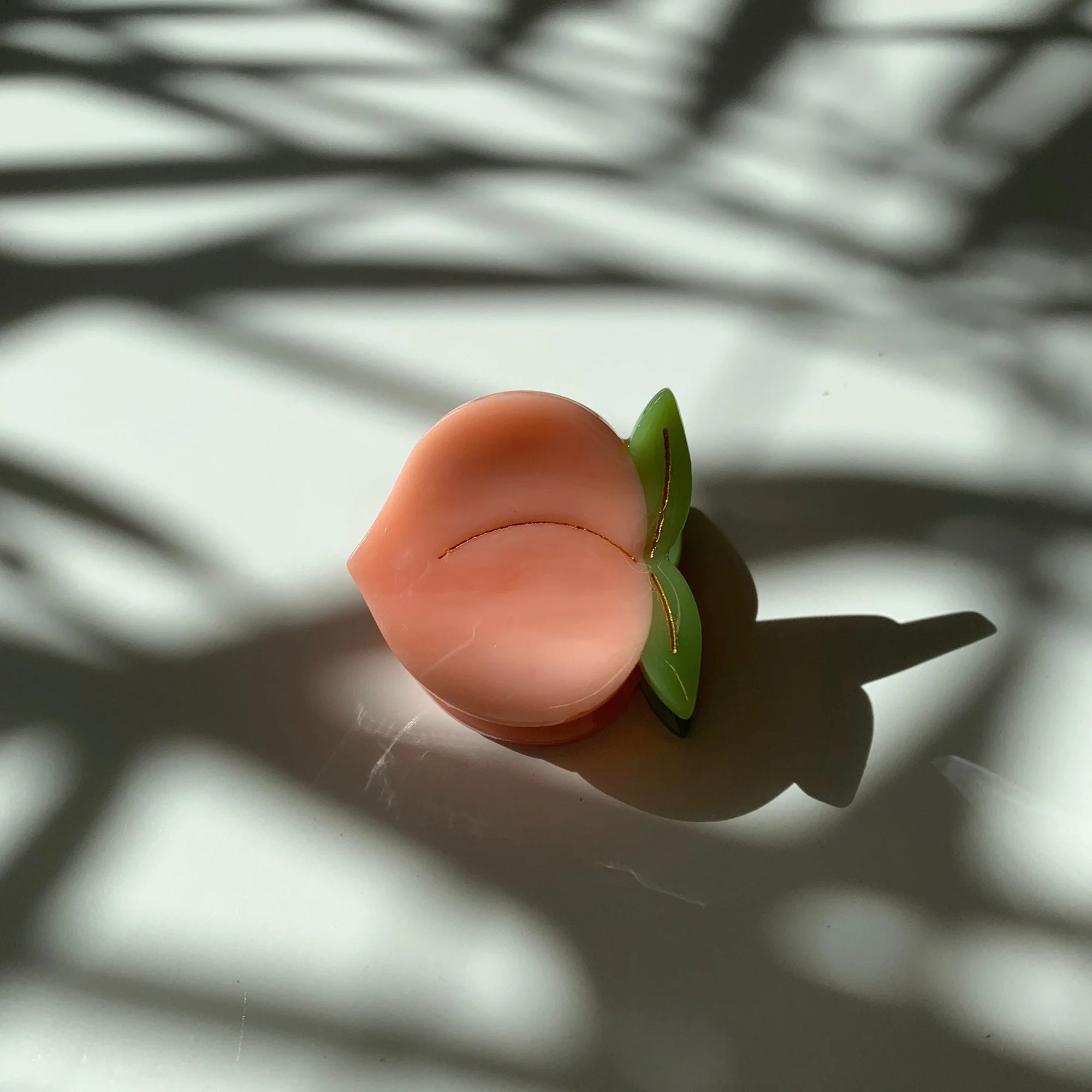Velvet Claws Set of 4 🍑🍑🍑🍑 Mini Peach Hair Clips - Image 2