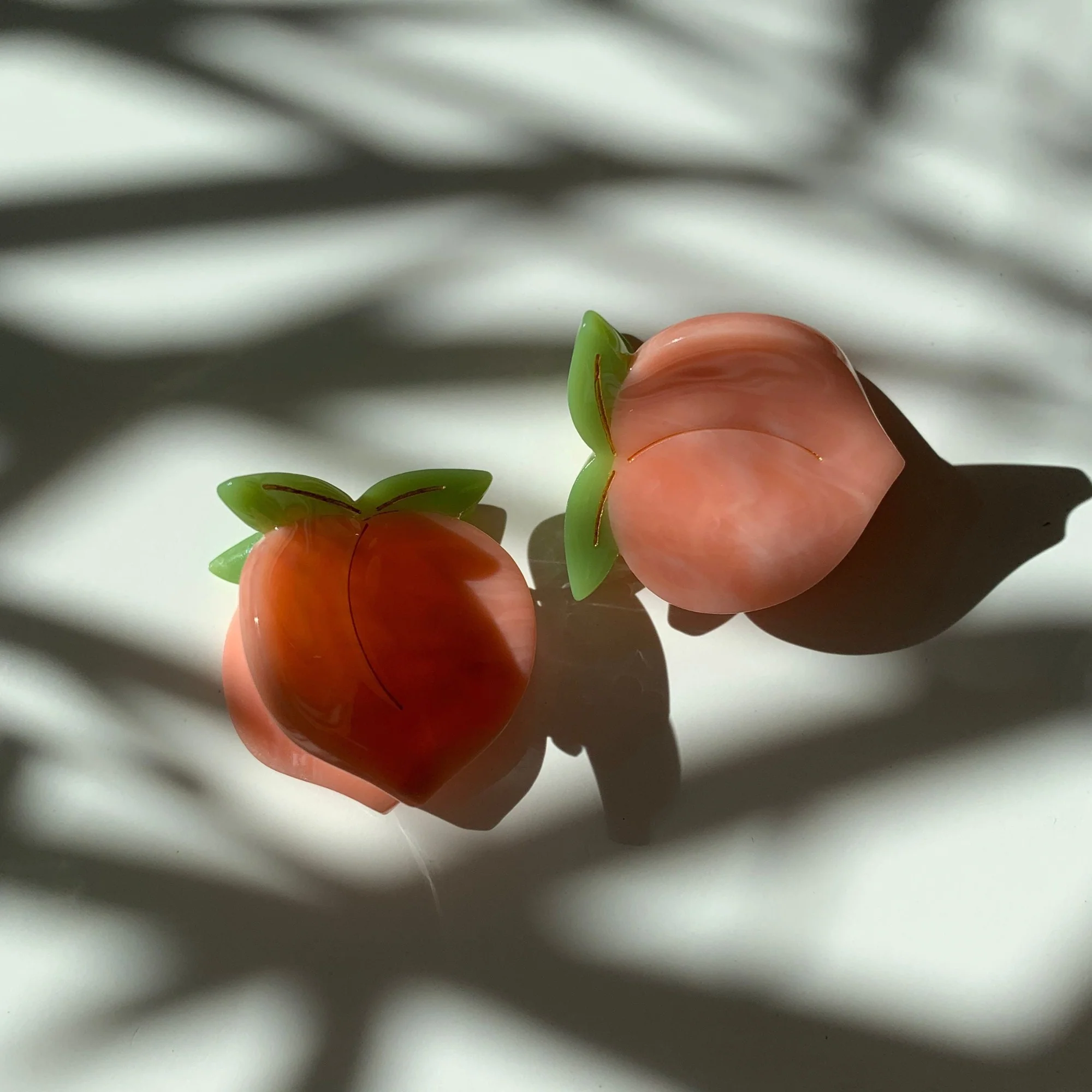 Velvet Claws Set of 4 🍑🍑🍑🍑 Mini Peach Hair Clips - Image 5