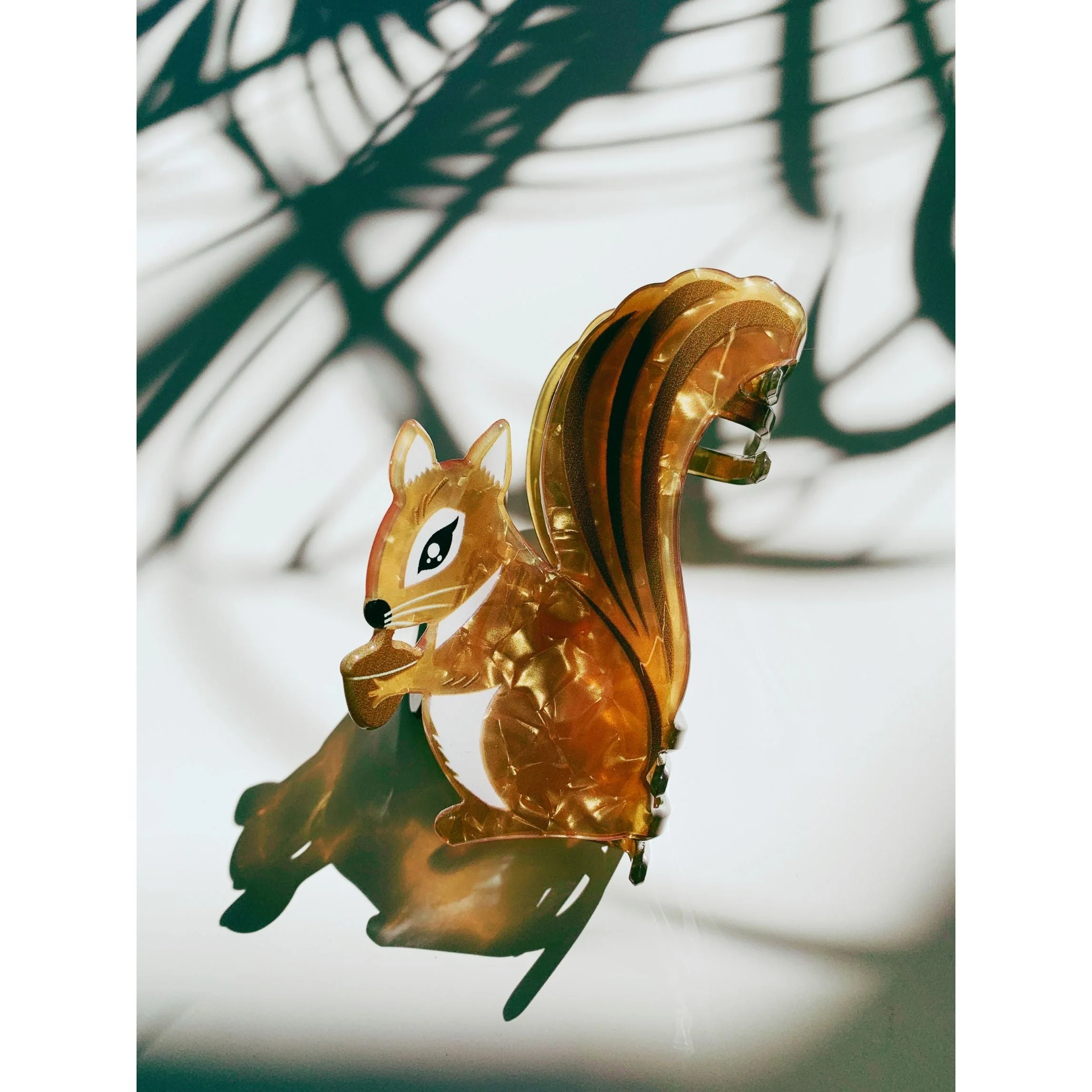 Velvet Claws Squirrel Holding Acorn Hair Claw - Image 3