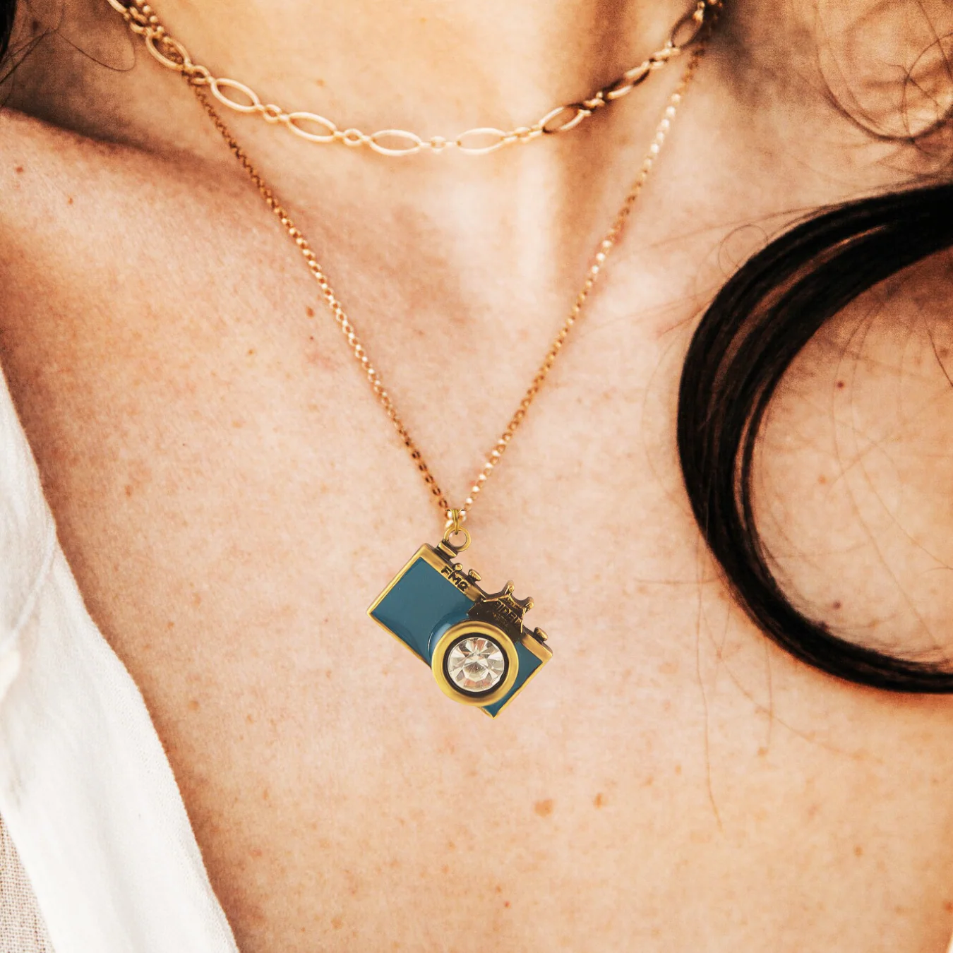 Vintage Camera Necklace in Teal | Antique Brass Long Chain - Image 2