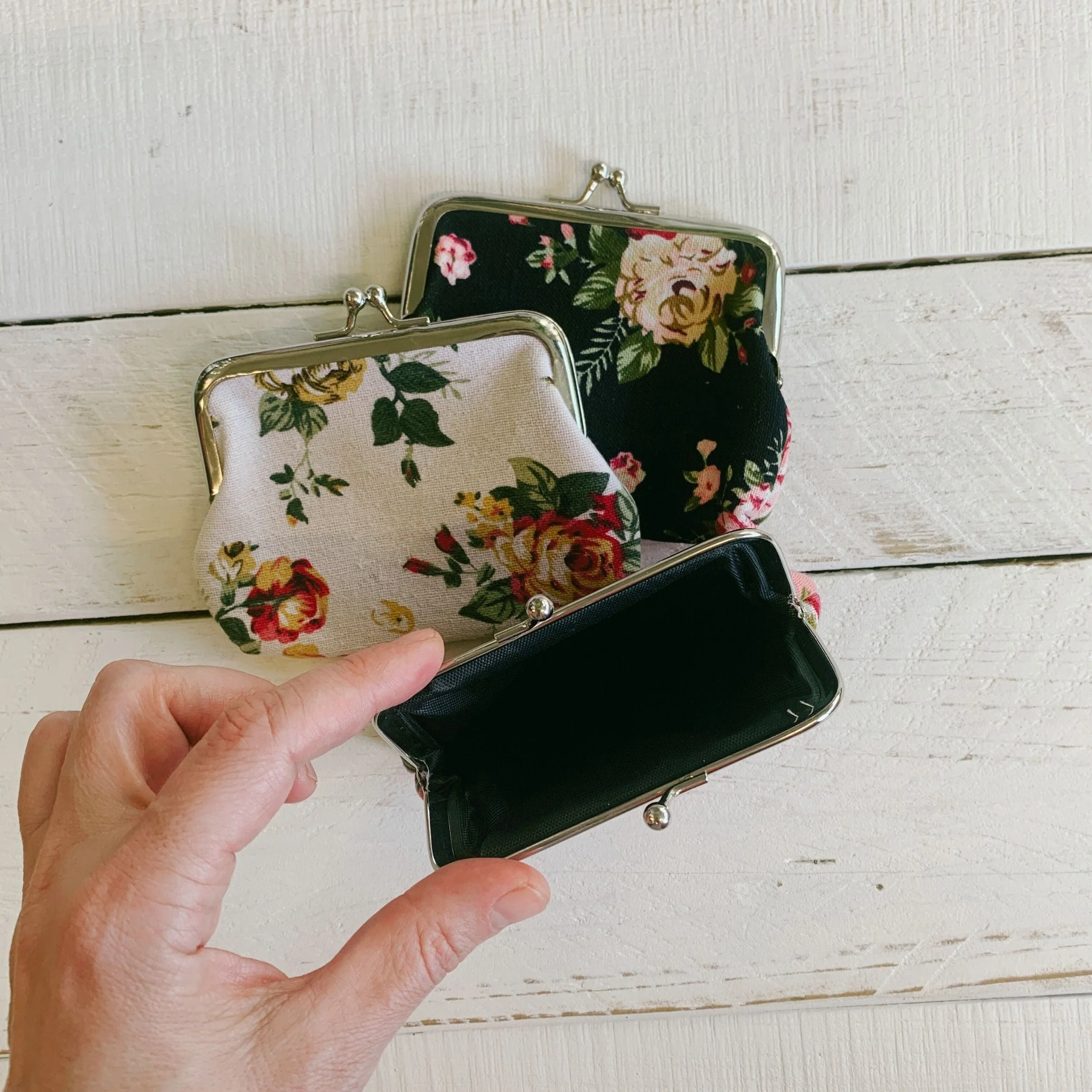 White Floral Coin Purse | Cute Small Trinkets Storage - Image 7