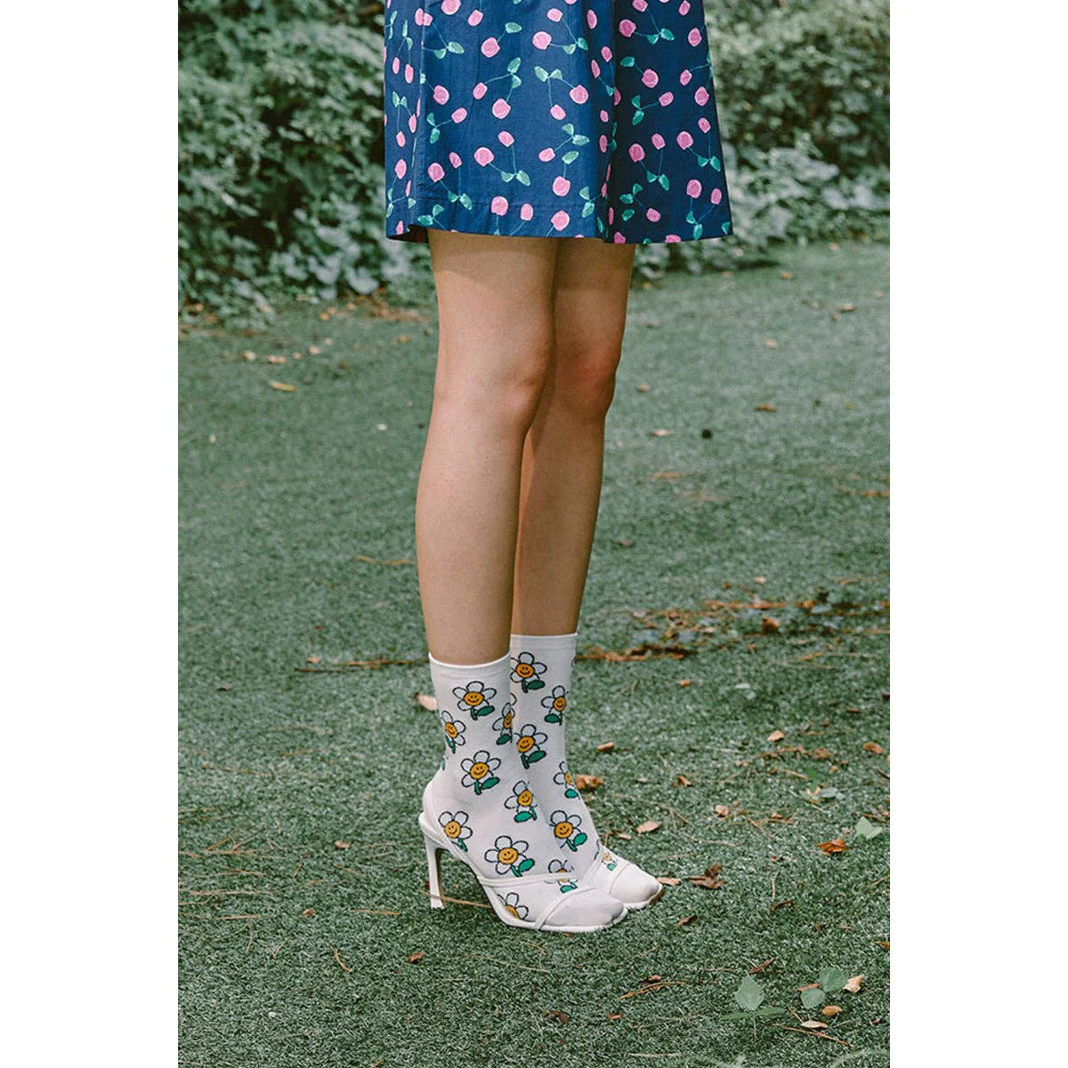 Flower Face Pangpara-Pangpang Women's Crew Socks [Size 5-10] - Image 7