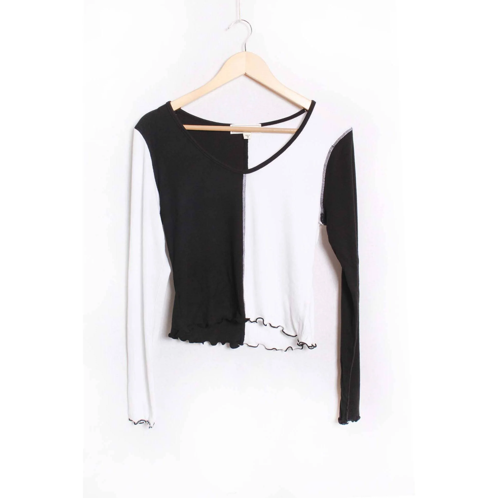Black & White Cookie Two-Toned Scoop Neck Long Sleeve Top  | Trendy Cropped Fitted Contrast Top [Sizes SM–XL] - Image 4