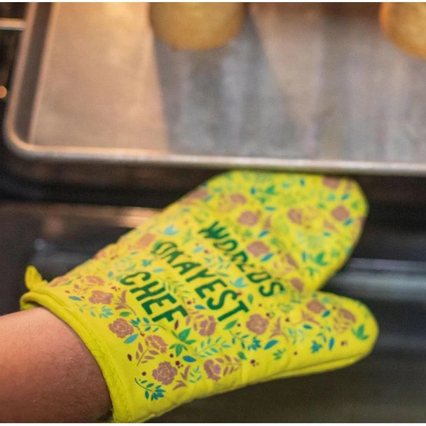 World's Okayest Chef Oven Mitt in Yellow | Funny Pot Holder - Image 2